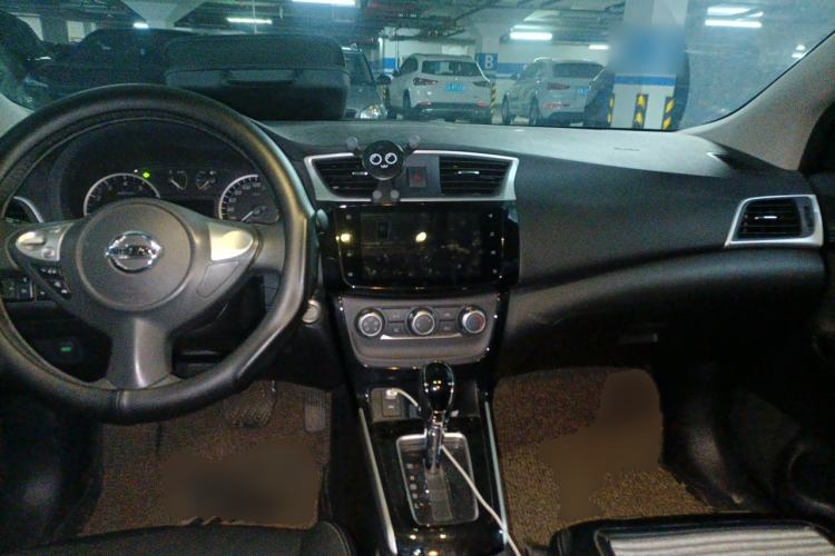 Used Nissan Sylphy 2019 1.6XV CVT Smart Connect Luxury Edition China VI Standard Center Console