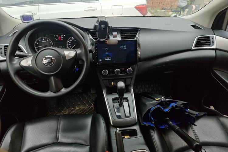 Used Nissan Sylphy 2019 Classic 1.6XE CVT Comfort Edition Center Console