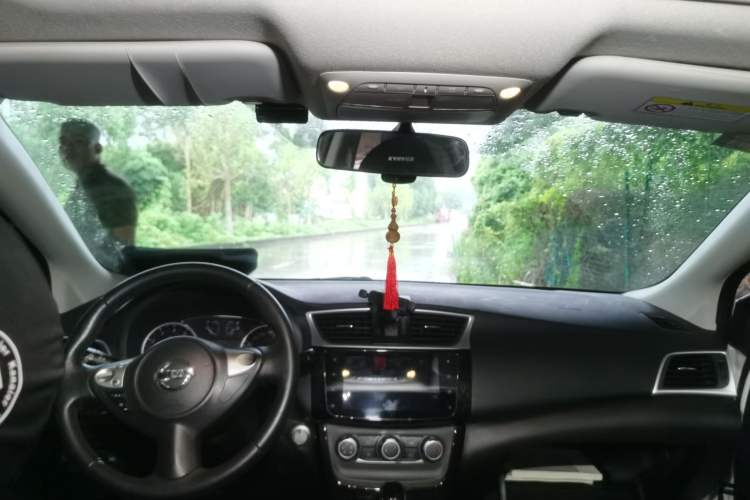 Used Nissan Sylphy 2019 1.6XV CVT Smart Connect Luxury Edition China VI Standard Center Console