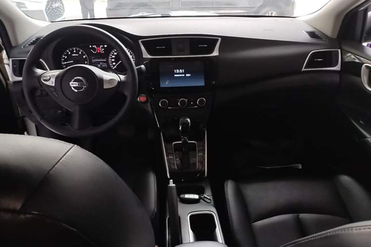 Used Nissan Sylphy 2019 1.6XV CVT Smart Connect Luxury Edition China VI Standard Center Console