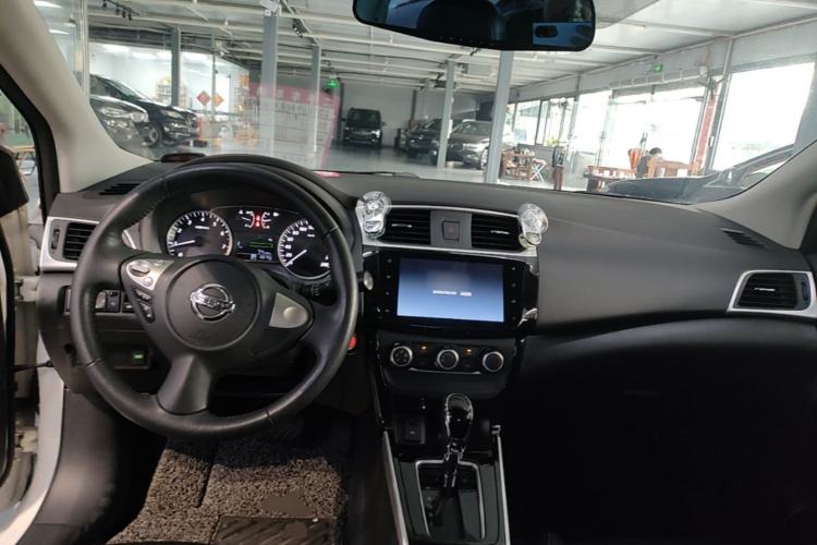 Used Nissan Sylphy 2019 1.6XV CVT Smart Connect Luxury Edition China VI Standard Center Console