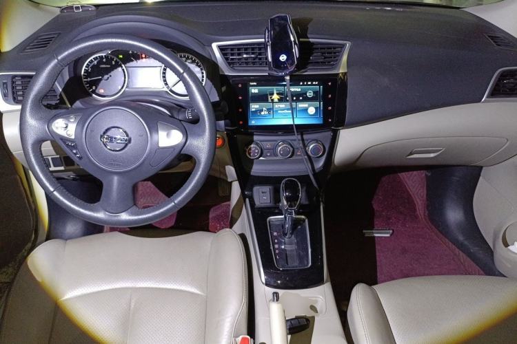 Used Nissan Sylphy 2019 1.6XV CVT Smart Connect Luxury Edition China VI Standard Center Console