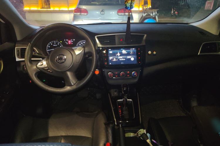 Used Nissan Sylphy 2019 1.6XV CVT Smart Connect Luxury Edition China VI Standard Center Console