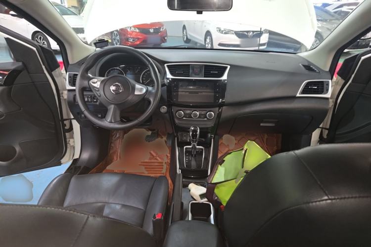 Used Nissan Sylphy 2019 1.6XV CVT Smart Connect Luxury Edition China VI Standard Center Console