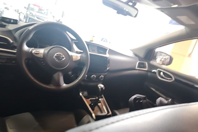 Used Nissan Sylphy 2019 1.6XV CVT Smart Connect Luxury Edition China VI Standard Center Console