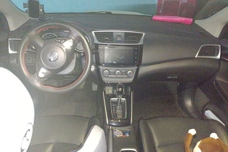 Used Nissan Sylphy 2019 1.6XV CVT Smart Connect Luxury Edition China VI Standard Center Console