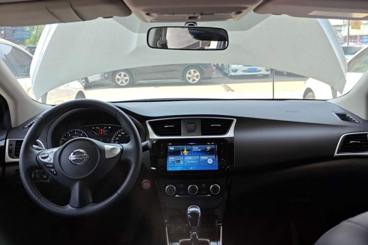 Used Nissan Sylphy 2019 1.6XV CVT Smart Connect Luxury Edition China VI Standard Center Console