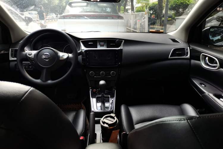Used Nissan Sylphy 2019 1.6XV CVT Smart Connect Luxury Edition China V Standard Center Console