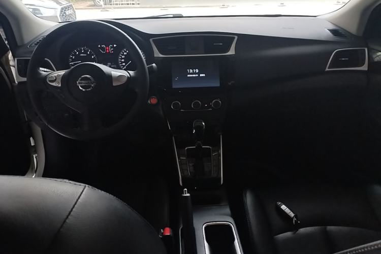 Used Nissan Sylphy 2019 1.6XV CVT Smart Connect Luxury Edition China VI Standard Center Console