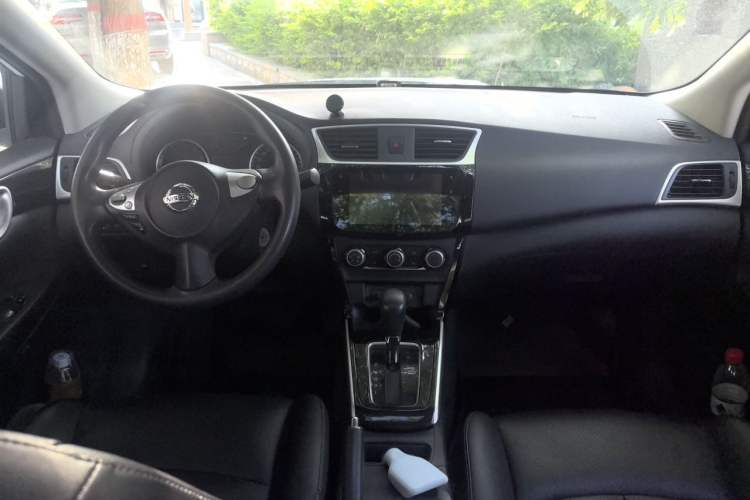 Used Nissan Sylphy 2019 Classic 1.6XE+ CVT Smart Connect Luxury Edition Center Console