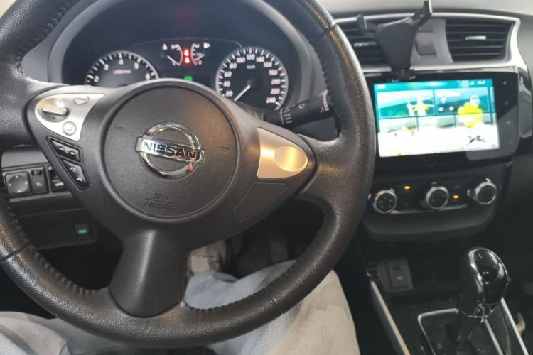 Used Nissan Sylphy 2019 1.6XV CVT Smart Connect Luxury Edition China VI Standard Center Console