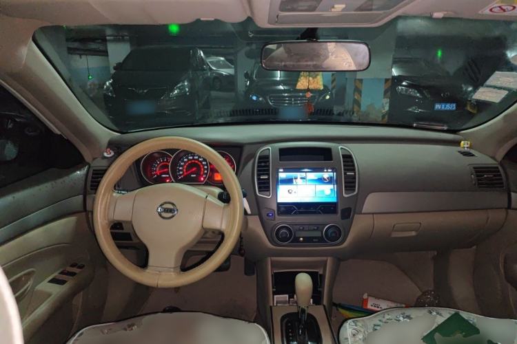 Used Nissan Sylphy 2019 Classic 1.6XE+ CVT SmartConnect Leading Edition Center Console