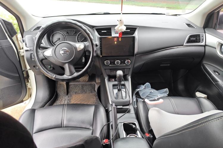 Used Nissan Sylphy 2019 Classic 1.6XE CVT Comfort Edition Center Console