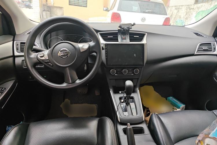 Used Nissan Sylphy 2019 Classic 1.6XE CVT Comfort Edition Center Console