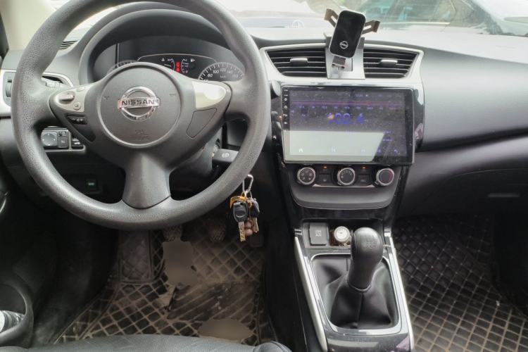 Used Nissan Sylphy 2019 1.6XL Manual Luxury Edition China V Standard Center Console