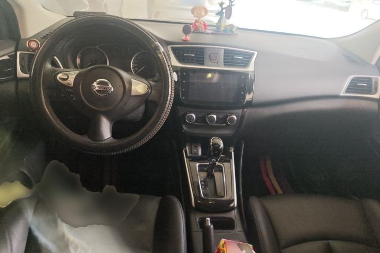 Used Nissan Sylphy 2019 1.6XV CVT Smart Connect Luxury Edition China VI Standard Center Console