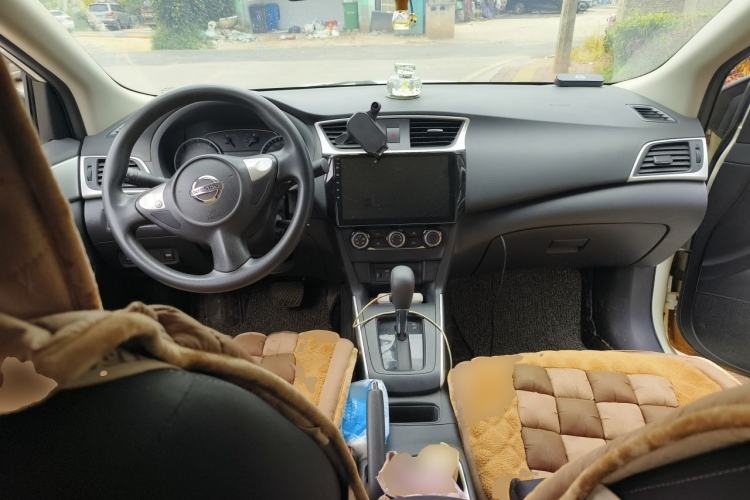 Used Nissan Sylphy 2019 Classic 1.6XE CVT Comfort Edition Center Console