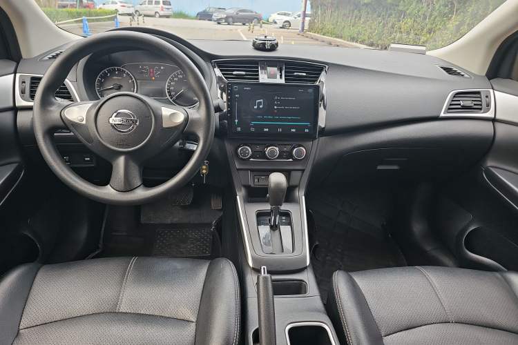 Used Nissan Sylphy 2019 1.6XE CVT Comfort Edition China VI Standard Center Console
