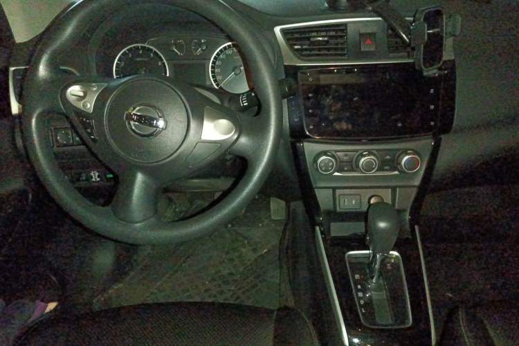 Used Nissan Sylphy 2019 Classic 1.6XL CVT Luxury Edition Center Console