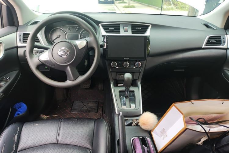 Used Nissan Sylphy 2019 Classic 1.6XE CVT Comfort Edition Center Console