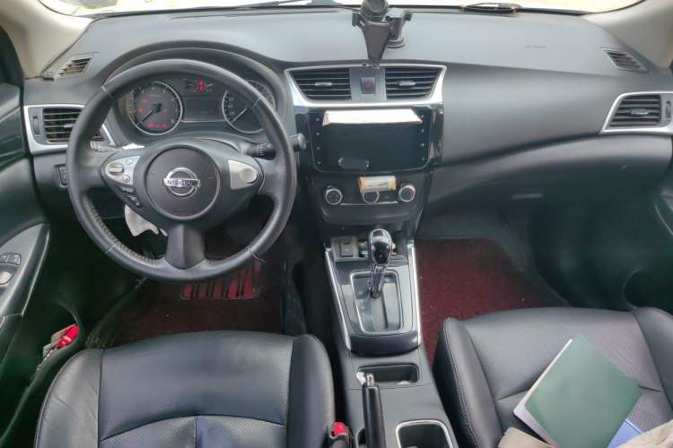 Used Nissan Sylphy 2019 1.6XV CVT Smart Connect Luxury Edition China VI Standard Center Console