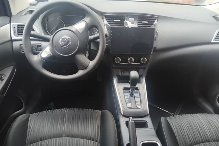 Used Nissan Sylphy 2019 Classic 1.6XE CVT Comfort Edition Center Console