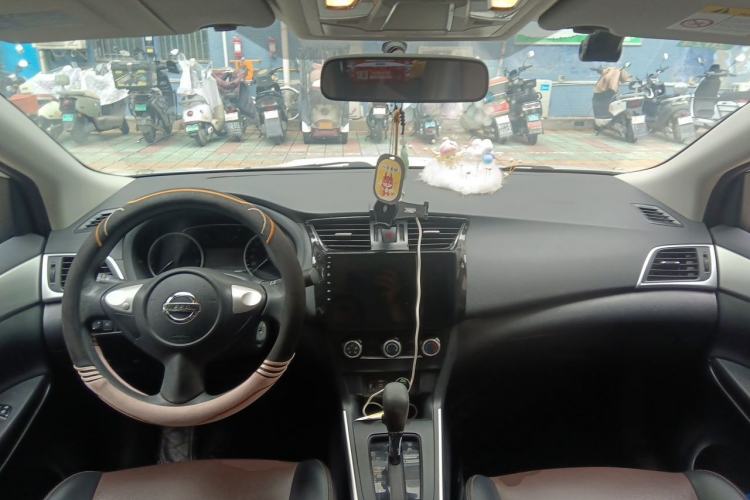 Used Nissan Sylphy 2019 Classic 1.6XE CVT Comfort Edition Center Console