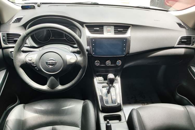 Used Nissan Sylphy 2019 1.6XV CVT Smart Connect Luxury Edition China VI Standard Center Console