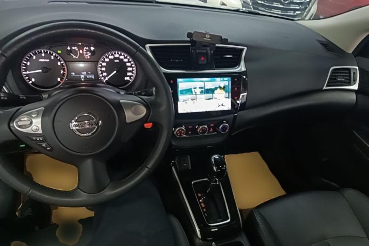 Used Nissan Sylphy 2019 1.6XV CVT Smart Connect Luxury Edition China VI Standard Center Console