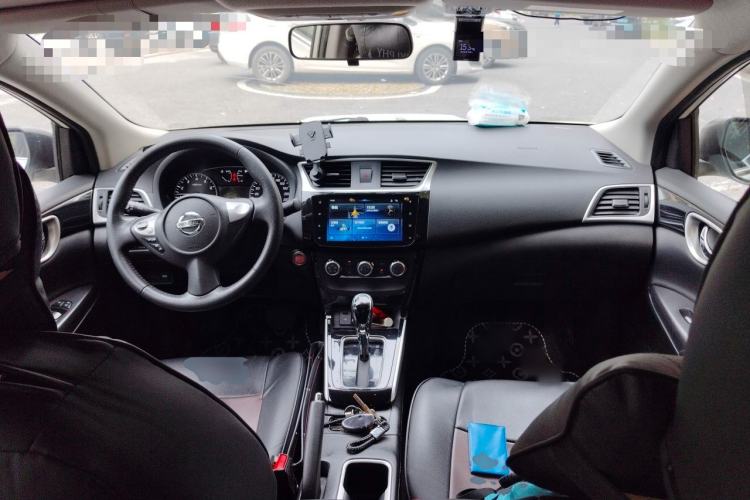 Used Nissan Sylphy 2019 1.6XV CVT Smart Connect Luxury Edition China VI Standard Center Console