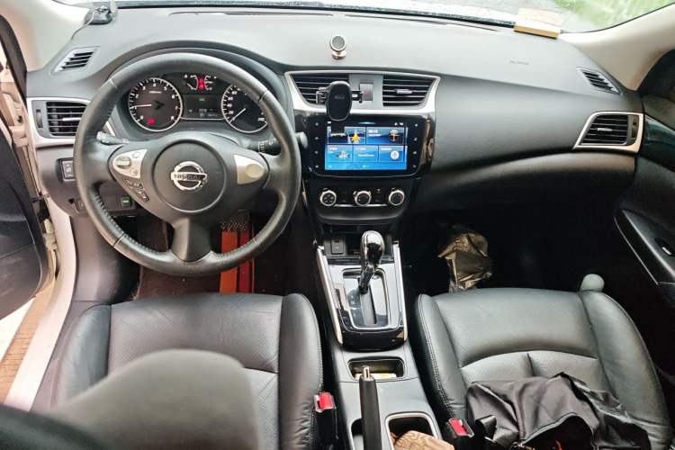 Used Nissan Sylphy 2019 1.6XV CVT Smart Connect Luxury Edition China VI Standard Center Console