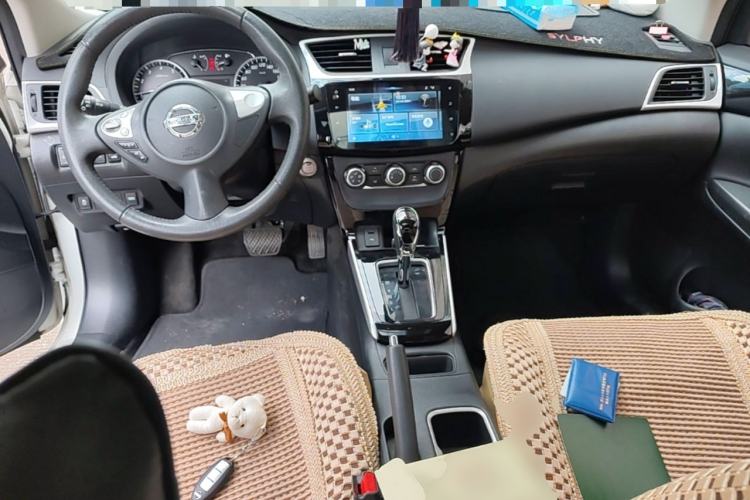 Used Nissan Sylphy 2019 1.6XV CVT Smart Connect Luxury Edition China VI Standard Center Console