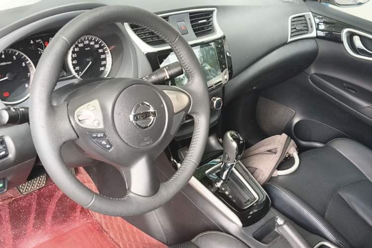 Used Nissan Sylphy 2019 1.6XV CVT Smart Connect Luxury Edition China VI Standard Center Console