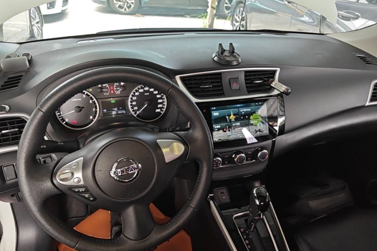 Used Nissan Sylphy 2019 1.6XV CVT Smart Connect Luxury Edition China VI Standard Center Console