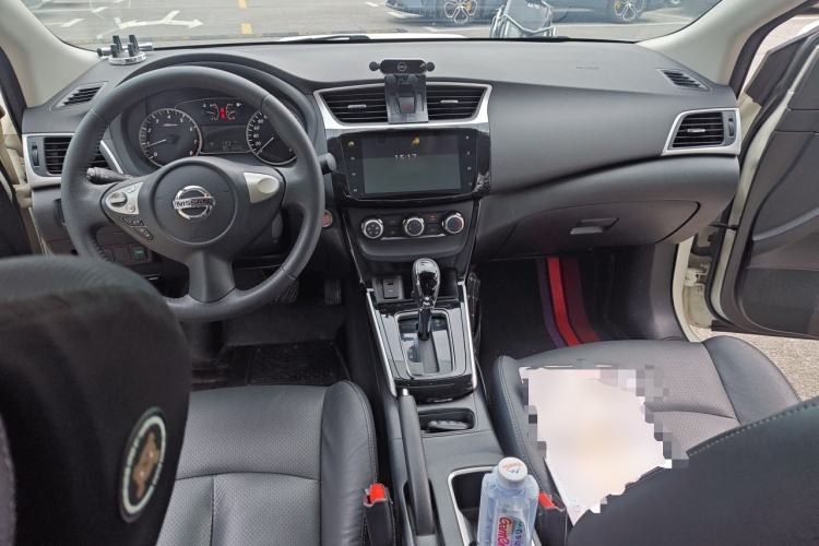 Used Nissan Sylphy 2019 1.6XV CVT Smart Connect Luxury Edition China V Standard Center Console