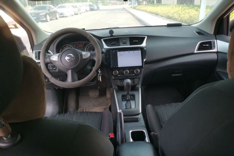 Used Nissan Sylphy 2019 Classic 1.6XE CVT Comfort Edition Center Console