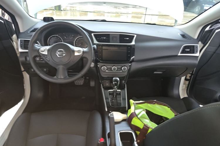 Used Nissan Sylphy 2019 1.6XV CVT Smart Connect Luxury Edition China VI Standard Center Console