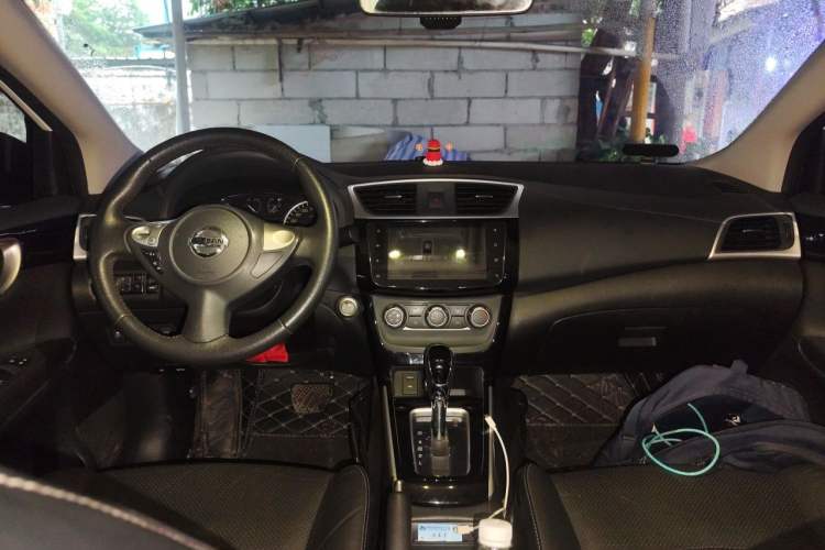 Used Nissan Sylphy 2019 1.6XV CVT Smart Connect Luxury Edition China VI Standard Center Console