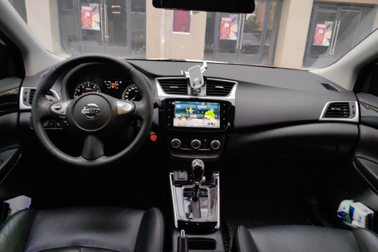 Used Nissan Sylphy 2019 1.6XV CVT Smart Connect Luxury Edition China V Standard Center Console