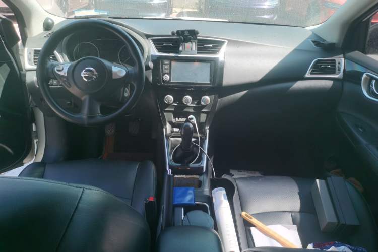 Used Nissan Sylphy 2019 Classic 1.6 XL Manual Luxury Edition Center Console