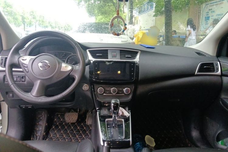 Used Nissan Sylphy 2019 1.6XV CVT Smart Connect Luxury Edition China VI Standard Center Console