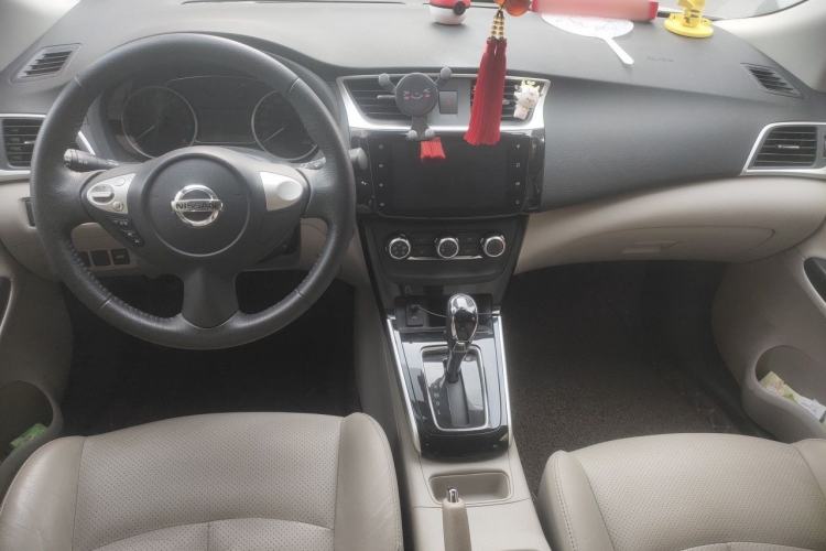 Used Nissan Sylphy 2019 1.6XV CVT Smart Connect Luxury Edition China VI Standard Center Console
