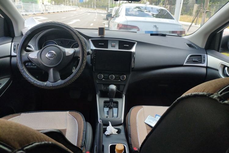 Used Nissan Sylphy 2019 Classic 1.6XE CVT Comfort Edition Center Console