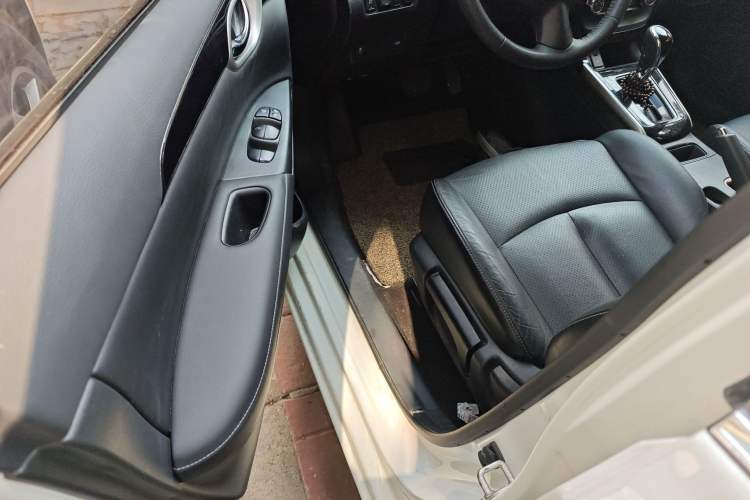 Used Nissan Sylphy 2019 1.6XV CVT Smart Connect Luxury Edition China VI Standard Driver Seat