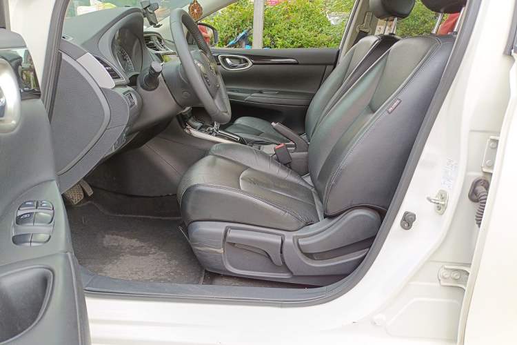 Used Nissan Sylphy 2019 1.6XV CVT Smart Connect Luxury Edition China VI Standard Driver Seat