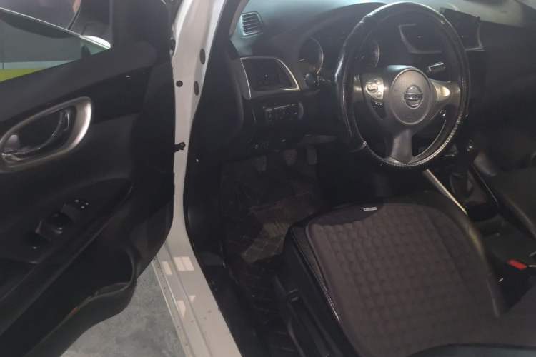 Used Nissan Sylphy 2019 1.6XL Manual Luxury Version China VI Standard Driver Seat