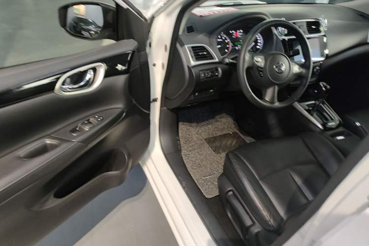 Used Nissan Sylphy 2019 1.6XV CVT Smart Connect Luxury Edition China VI Standard Driver Seat