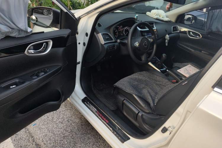 Used Nissan Sylphy 2019 1.6XL Manual Luxury Version China VI Standard Driver Seat