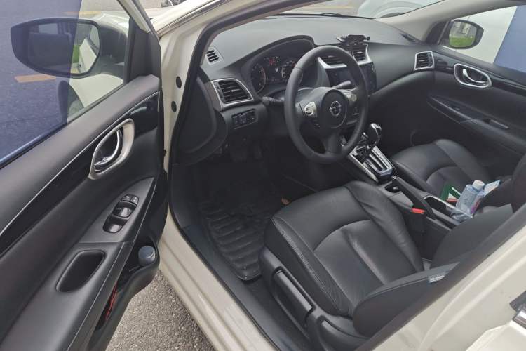 Used Nissan Sylphy 2019 1.6XV CVT Smart Connect Luxury Edition China V Standard Driver Seat