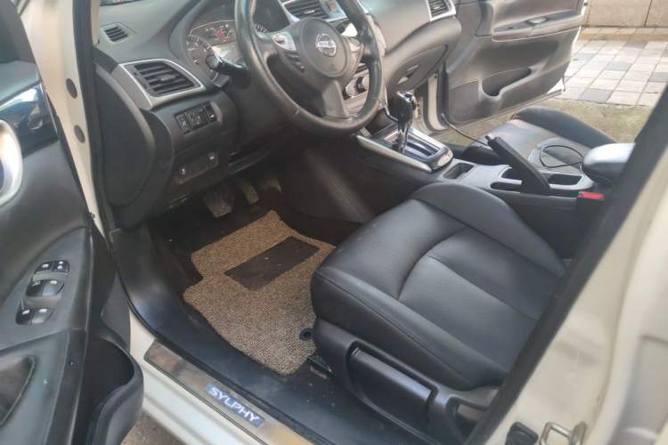 Used Nissan Sylphy 2019 1.6XV CVT Smart Connect Luxury Edition China V Standard Driver Seat